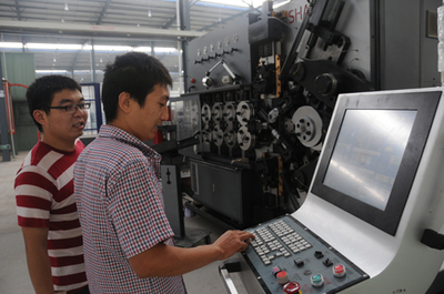 社旗产业集聚区为大学生提供就业新平台